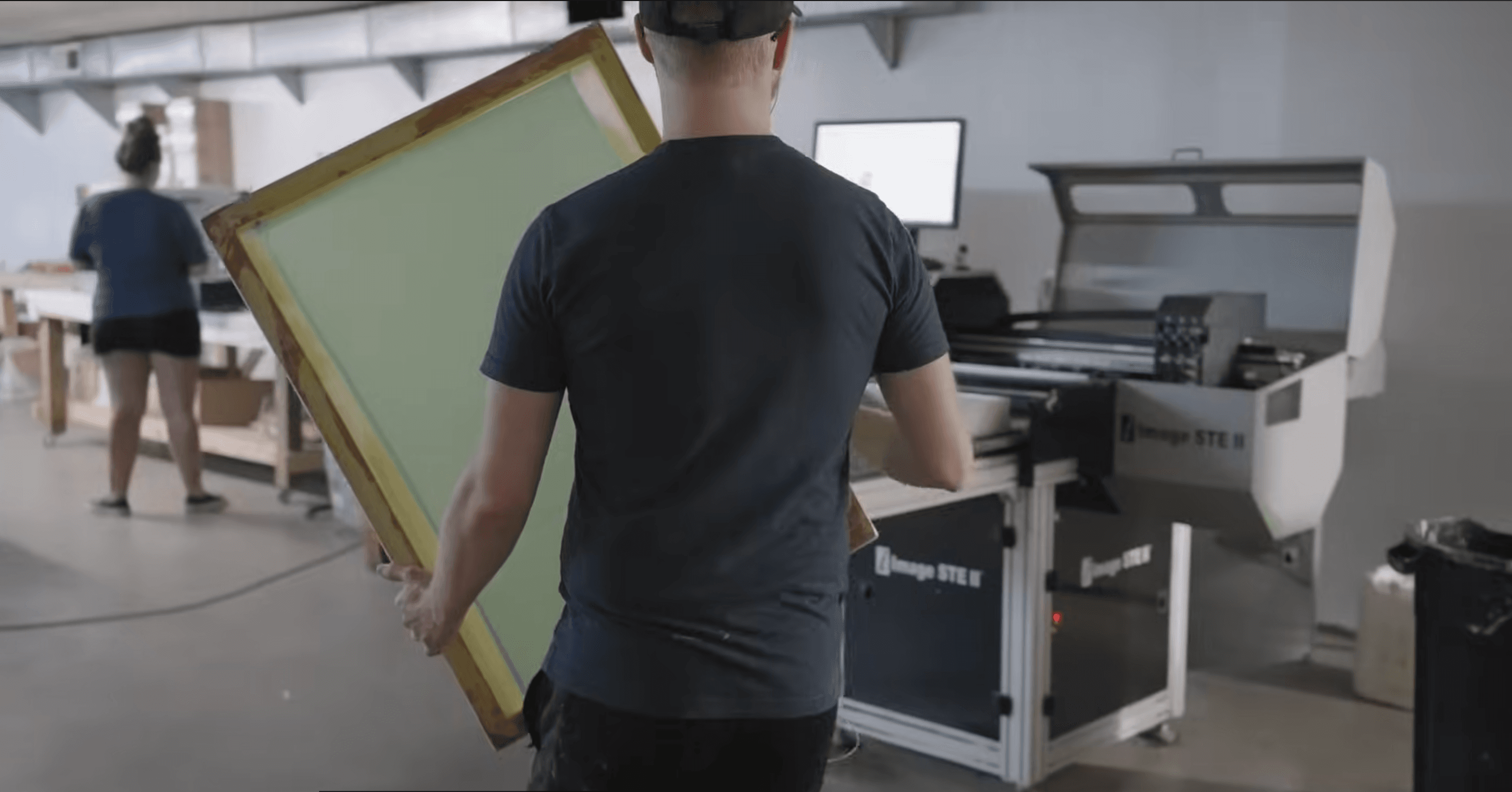Screen transport